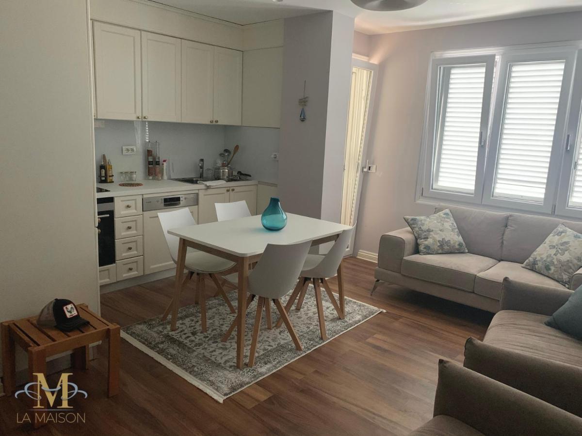 La Maison - Sea & Petit En Bois For 4 Seasons Apartment Golem (Tirana)