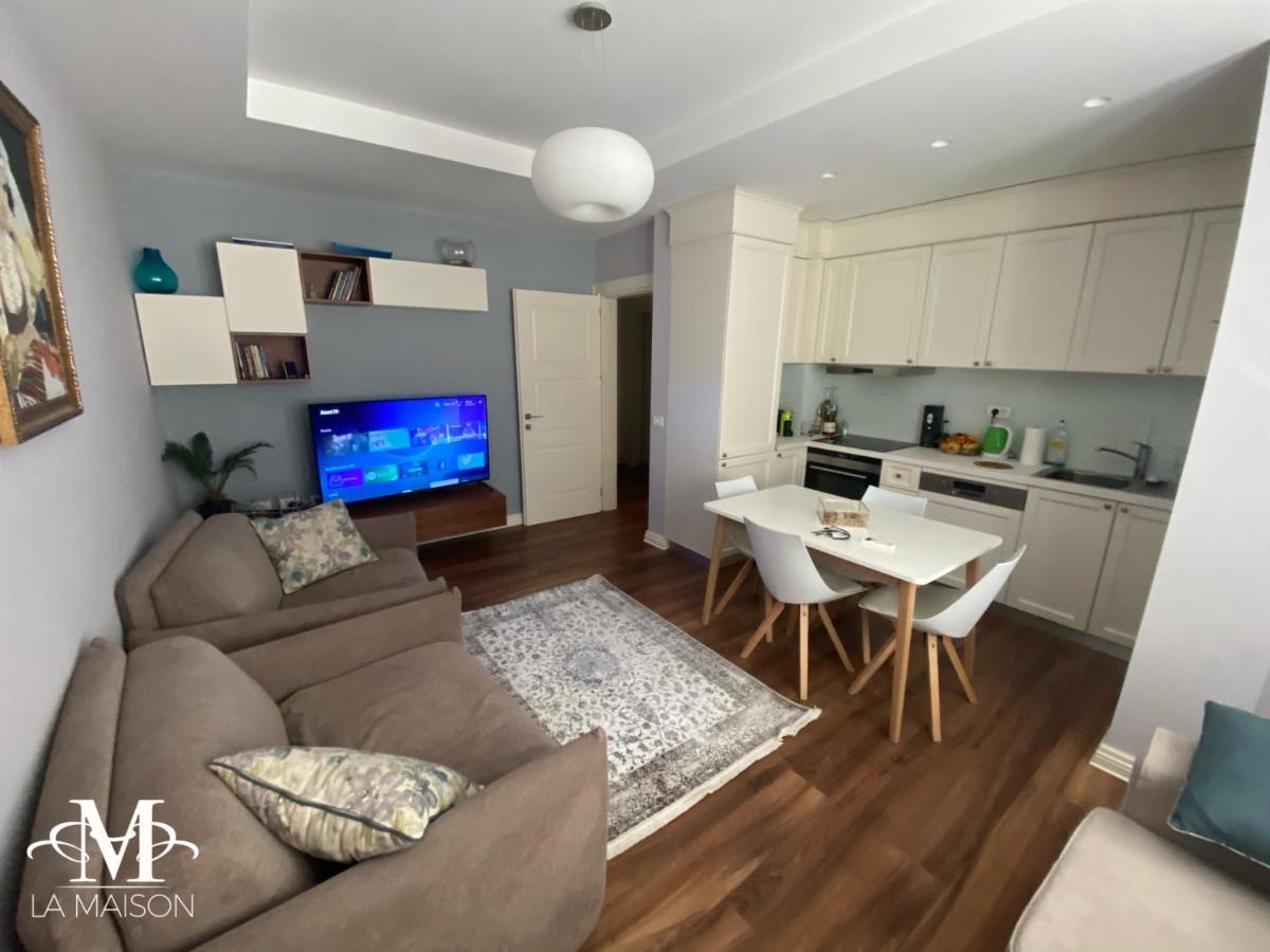 La Maison - Sea & Petit En Bois For 4 Seasons * Golem (Tirana)